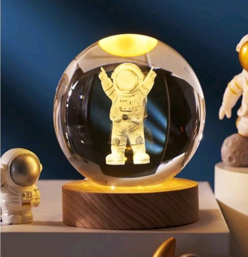 Astronaut Crystal lamp